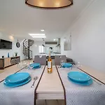 Апартаменты Volcano Getaway - Adults Only