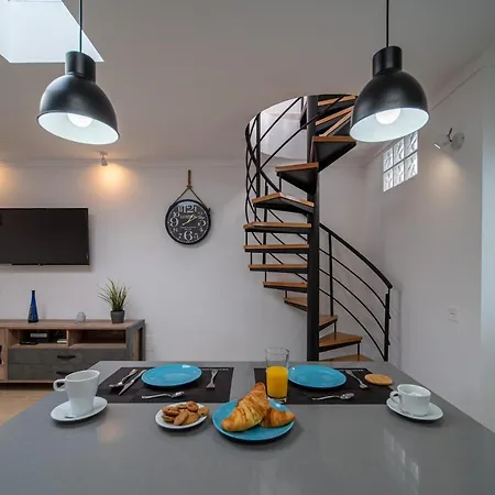 Volcano Getaway - Adults Only Apartment